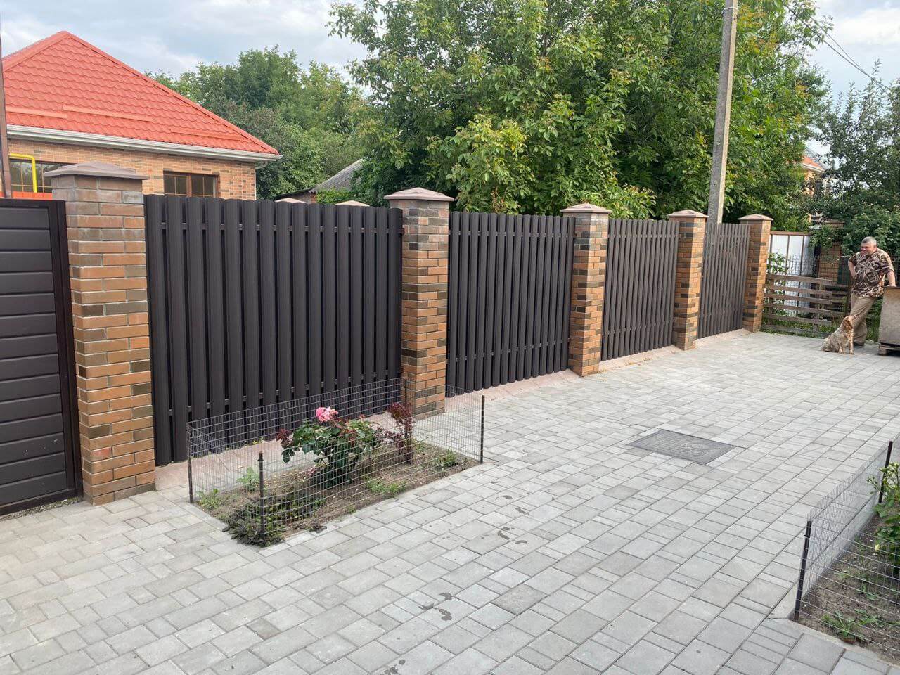 Забор из штакетника полукруглого 22м RAL8019 Темный Шоколад МАТТЕ фото 3 в Серпухове