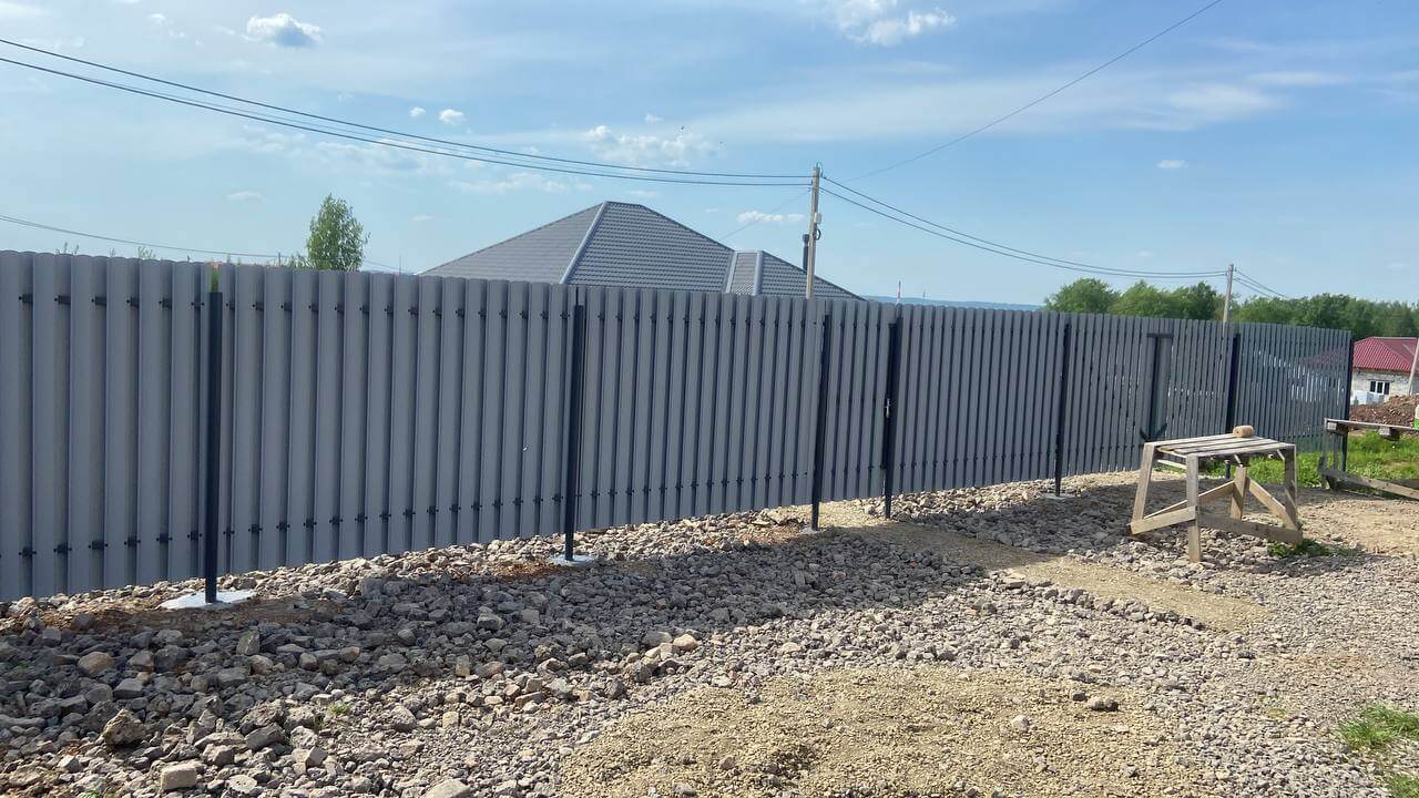Забор из евроштакетника 16м RAL7024 Серый Графит фото 2 в Серпухове