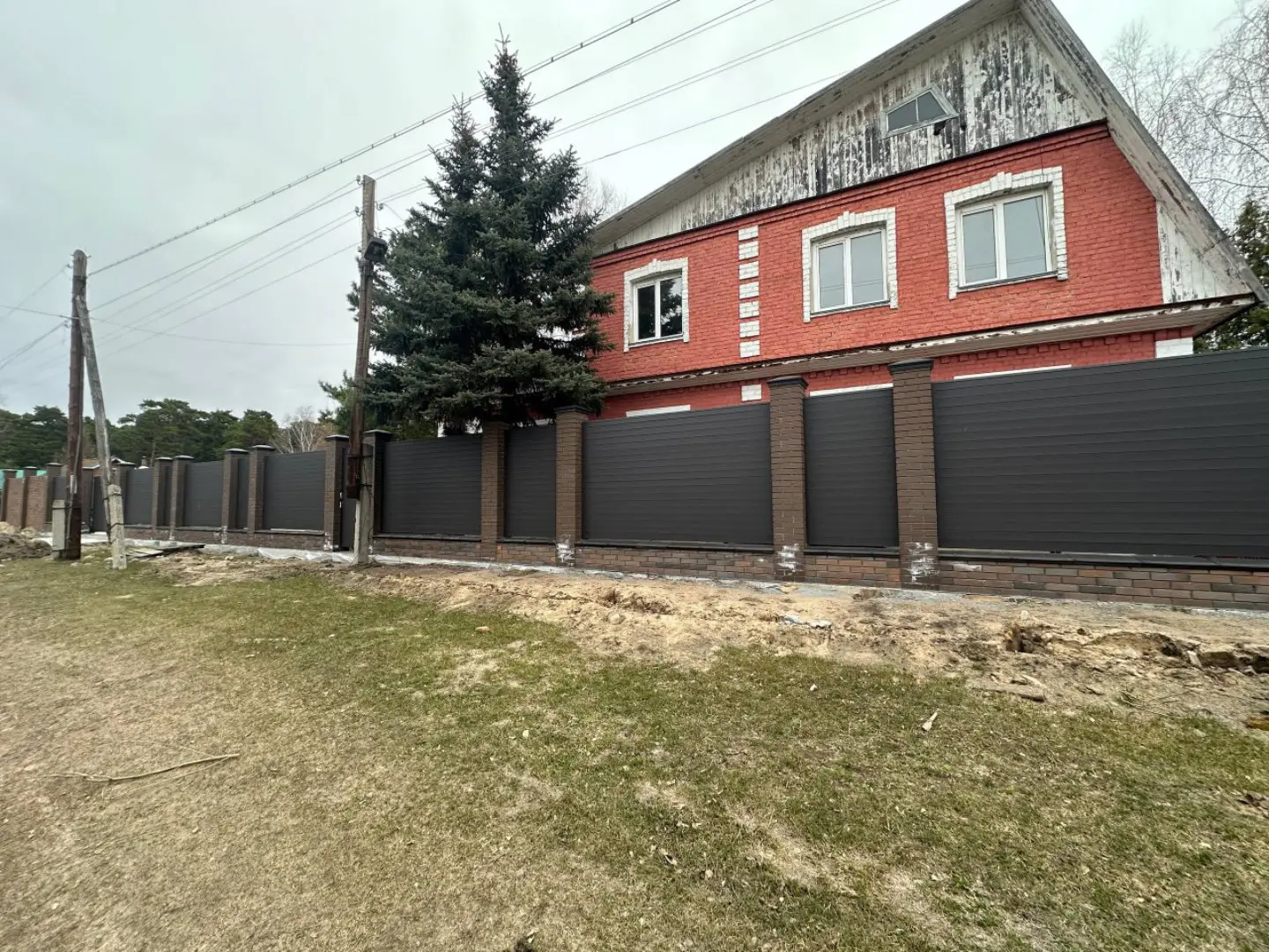 Забор-ранчо из металлического планкена 28м RAL8019 Темный Шоколад МАТТЕ фото 2 в Серпухове