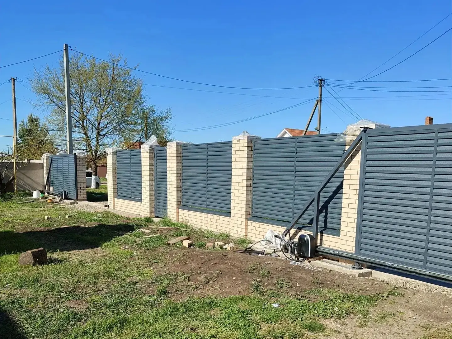 Забор-жалюзи из ламелей Реснички 16м RAL7024 Серый Графит Стальной Бархат фото 1 в Серпухове